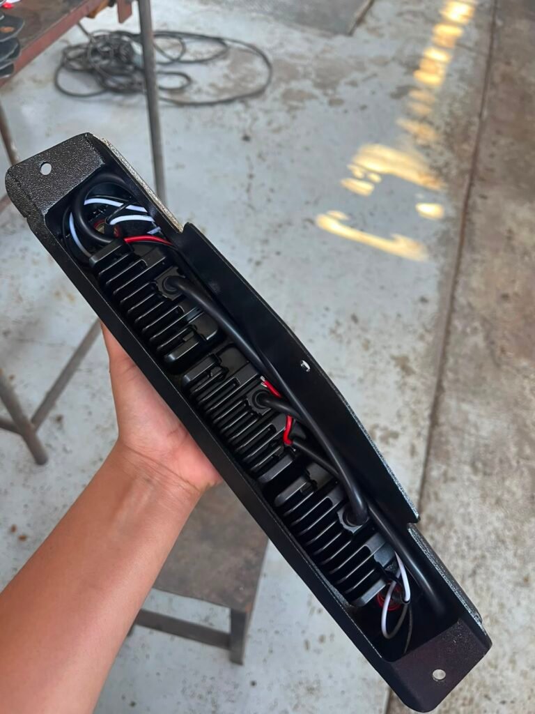 Jeep Grand Cherokee (WJ) 1999–2004 — Chase Light / Cargo Light Bar — photo 5