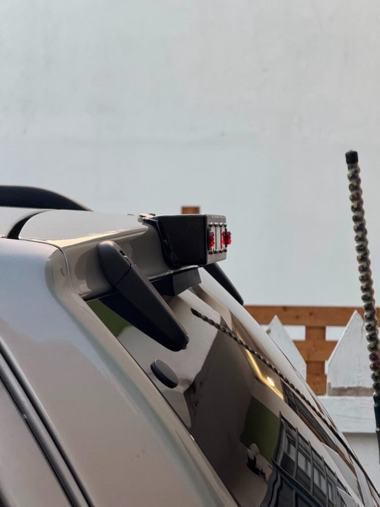 Jeep Grand Cherokee (WJ) 1999–2004 — Chase Light / Cargo Light Bar — photo 4