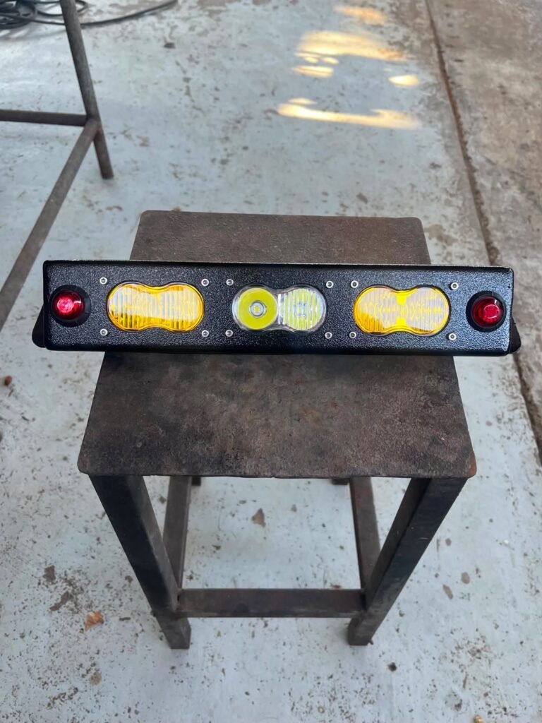 Jeep Grand Cherokee (WJ) 1999–2004 — Chase Light / Cargo Light Bar — photo 2