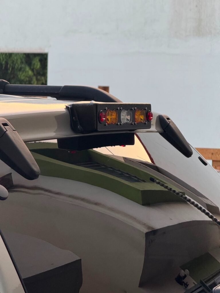 Jeep Grand Cherokee (WJ) 1999–2004 — Chase Light / Cargo Light Bar — photo 3